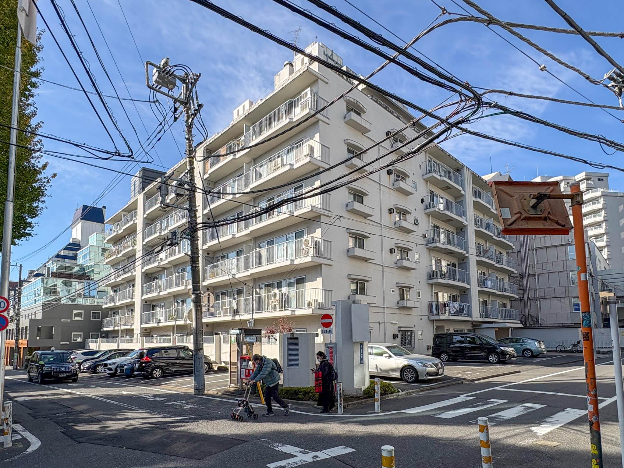 渋谷区南平台町の賃貸物件/南平台の閑静な住宅街に建つレトロマンション