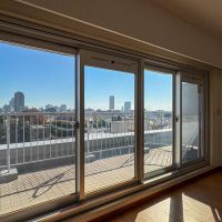 渋谷区南平台町の賃貸物件/L字バルコニーへと続く大開口