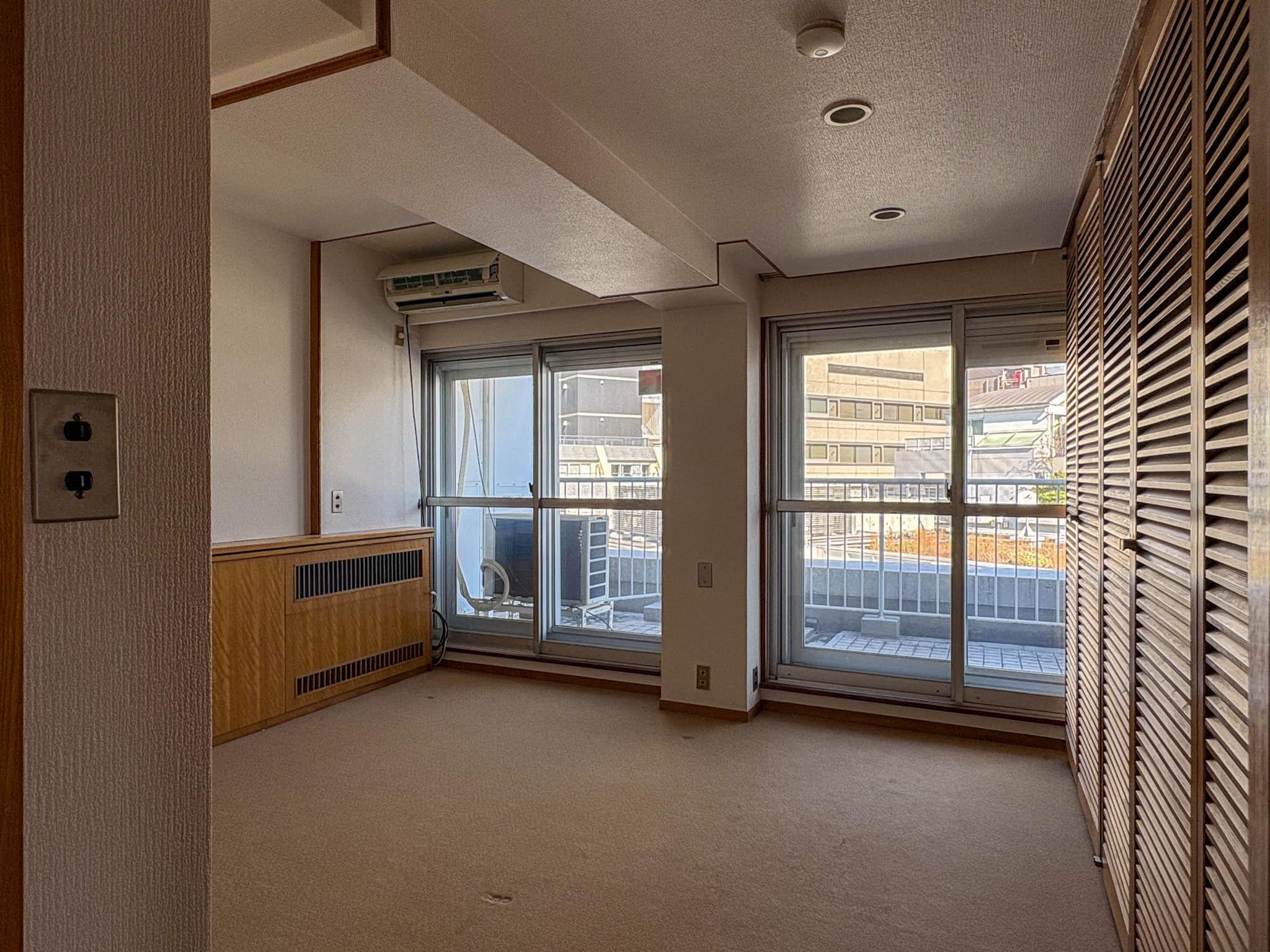 渋谷区南平台町の賃貸物件/カーペット張りで落ち着く洋室