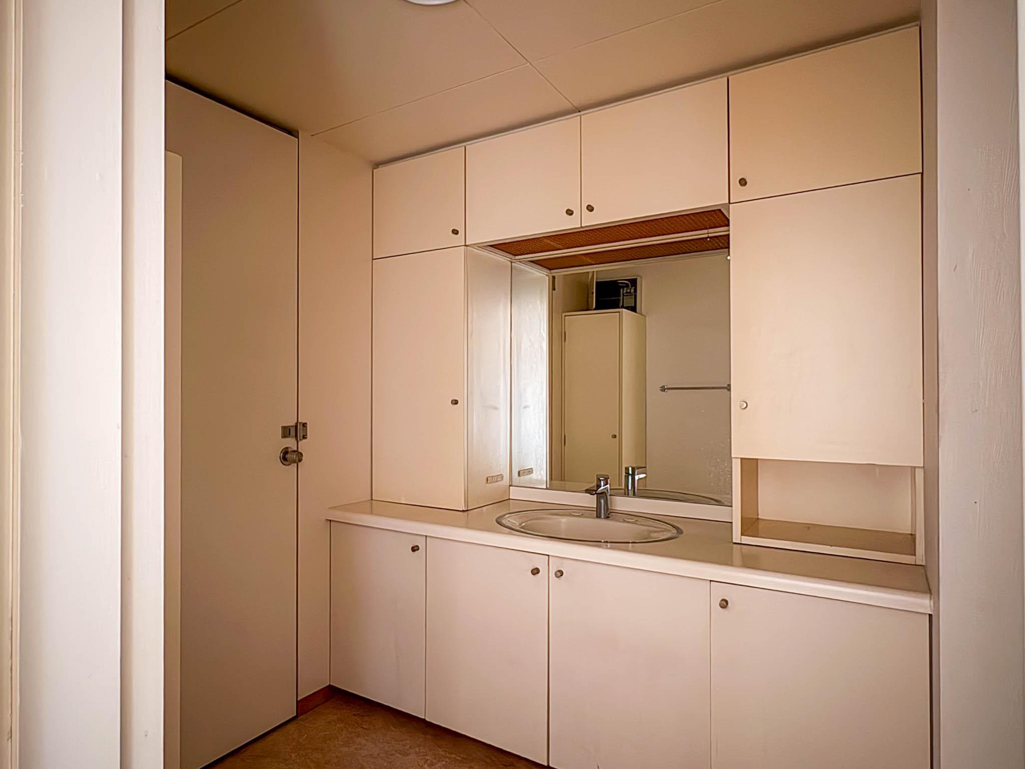 渋谷区南平台町の賃貸物件/ゆったり使える造作洗面カウンター