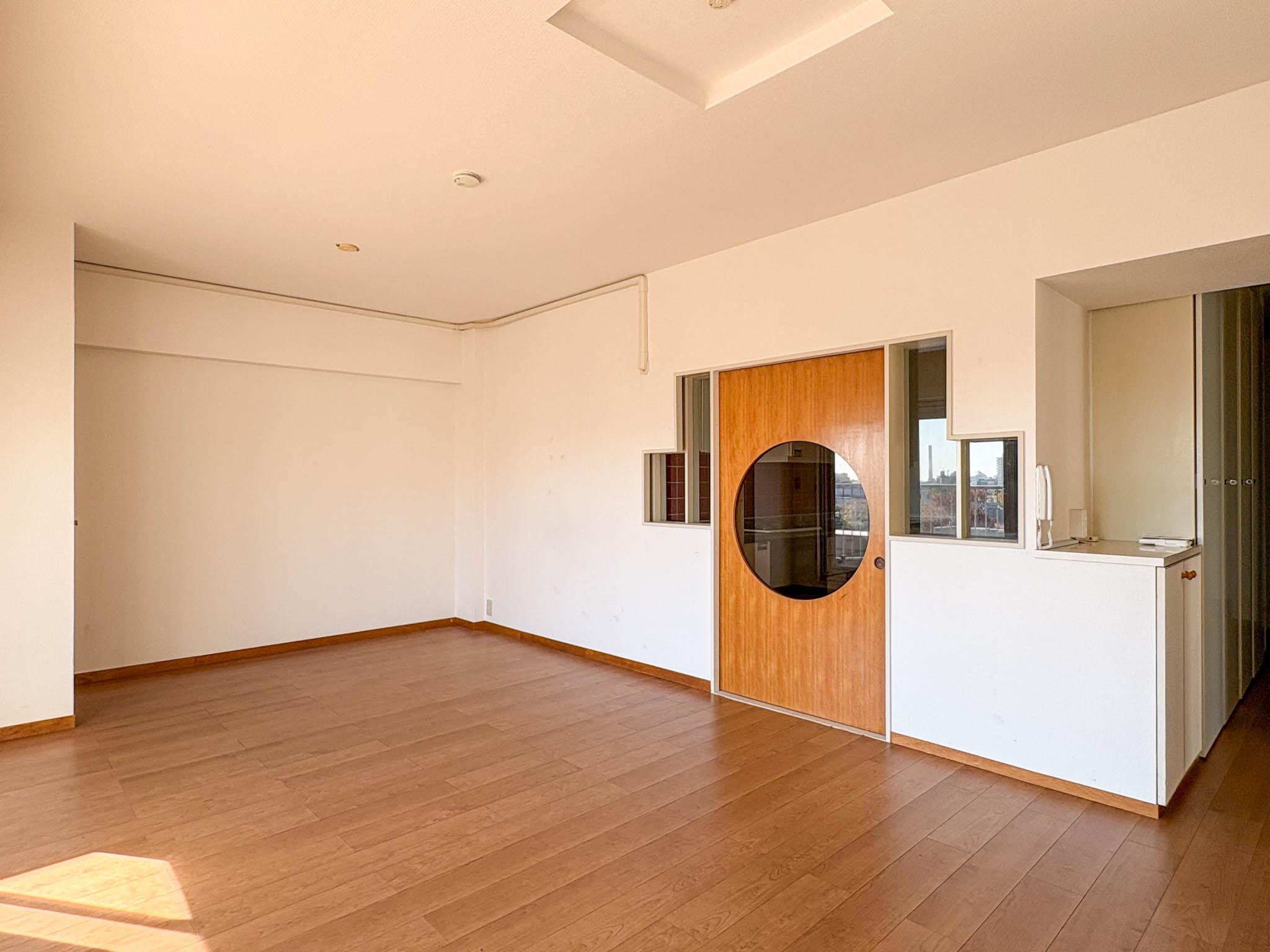 渋谷区南平台町の賃貸物件/南東向きで朝から明るいリビング