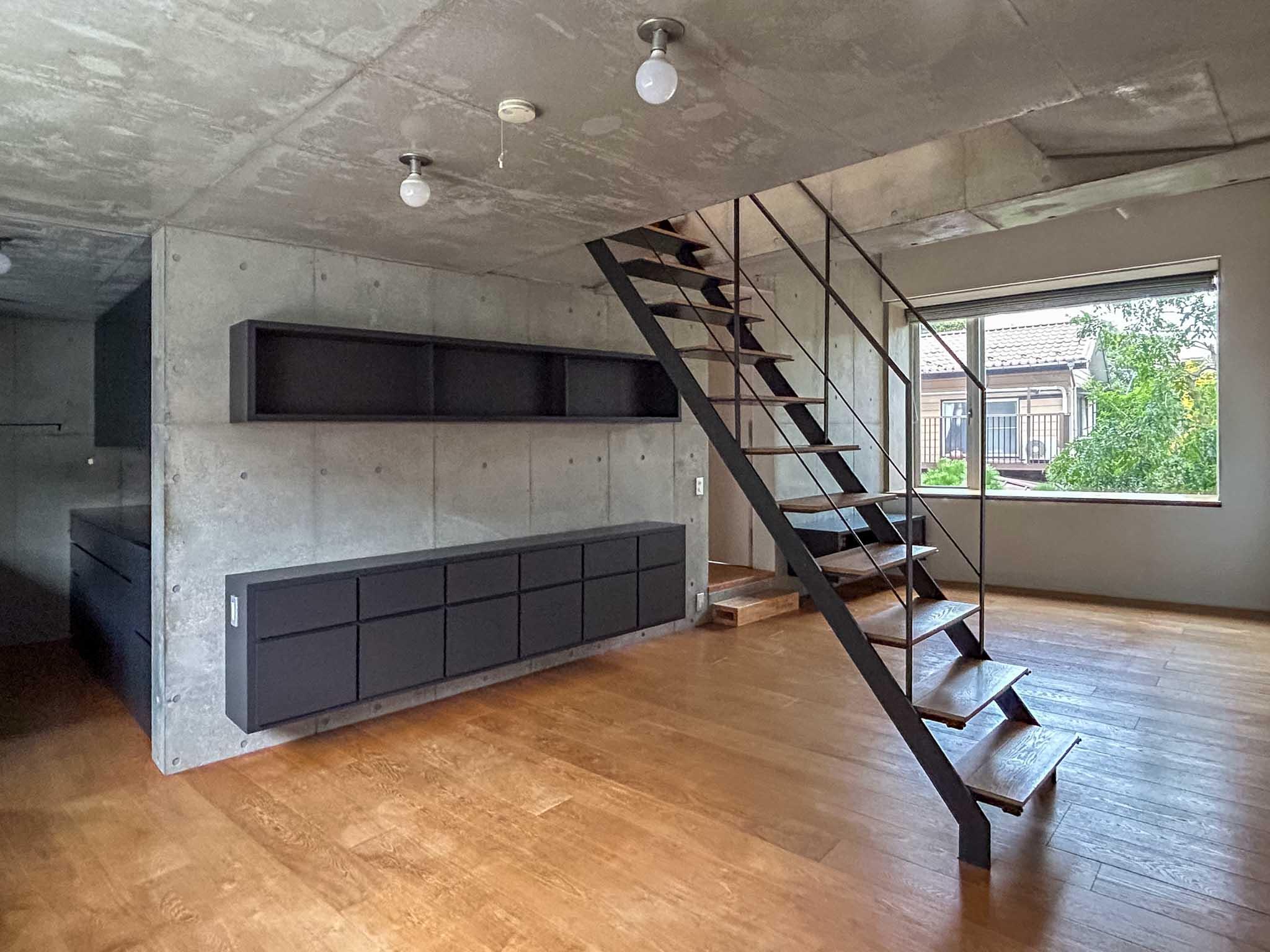 世田谷区世田谷の賃貸物件/2階：階段の手前をダイニング、奥をリビングとして使うのが良さそう