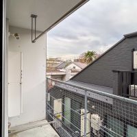 世田谷区世田谷の賃貸物件/3階：ベランダ。目の前に建物があります