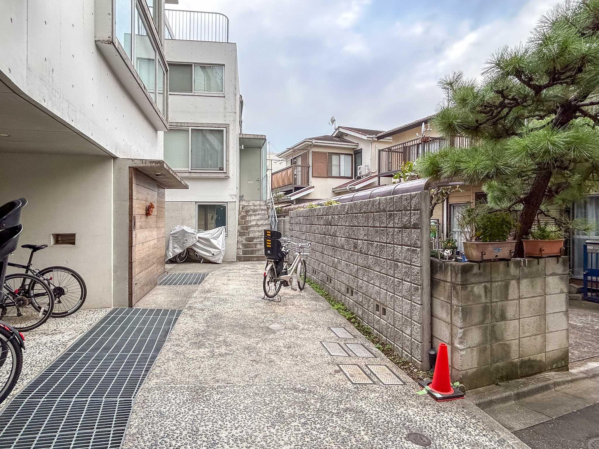 世田谷区世田谷の賃貸物件/共用の駐輪スペース。2台まで駐輪可能