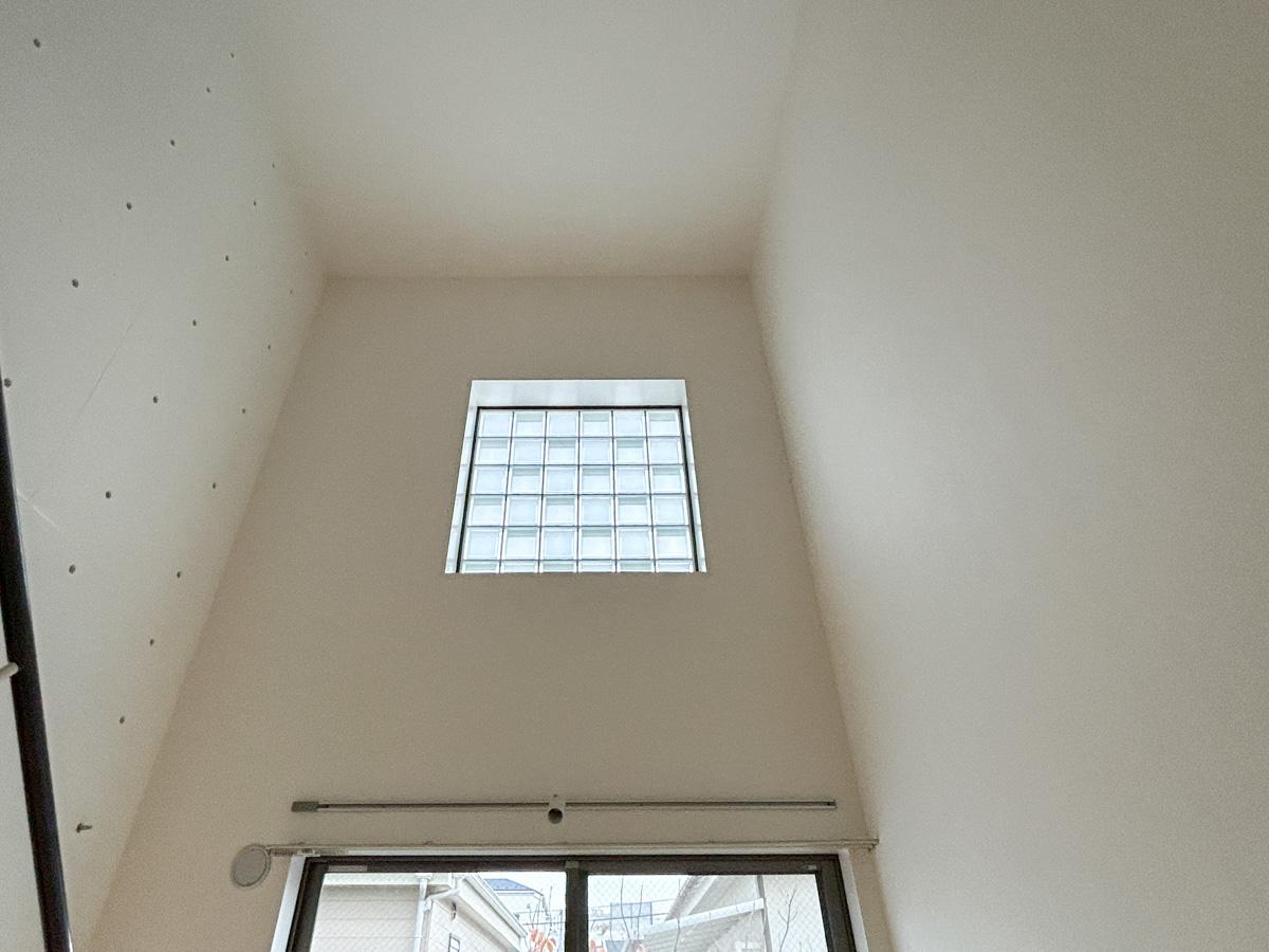 文京区千石の賃貸物件/天井高は最大５m。見上げるほどの高さです。