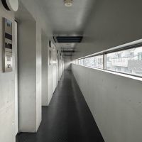 文京区千石の賃貸物件/共用部廊下。インダストリアルなテイストにそそられます。