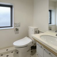 文京区千石の賃貸物件/トイレ。洗面台含め、1階2階それぞれにあります。