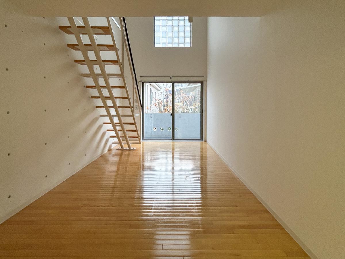 文京区千石の賃貸物件/1階。14畳弱ほどのスペースです。