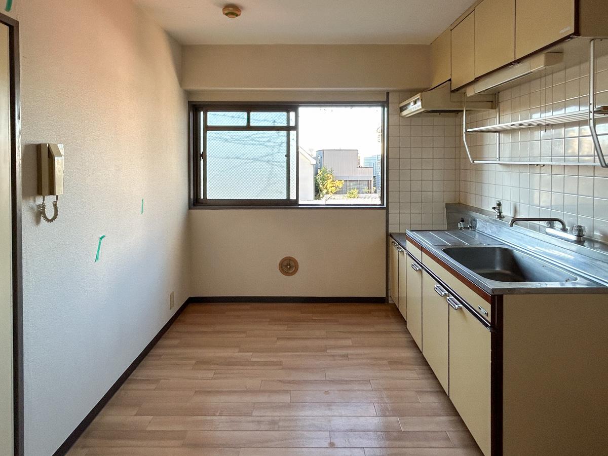 渋谷区富ヶ谷の賃貸物件/ダイニングキッチン。小さめであればテーブルも置けそうです。