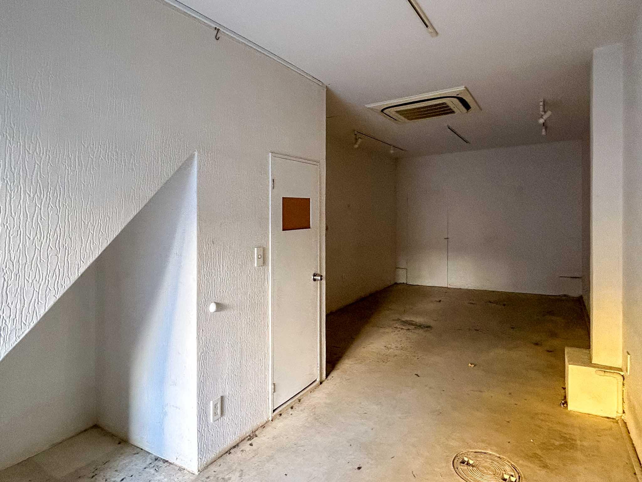 墨田区東向島の賃貸物件/1階：照明や空調は設置済みの状態。広さは30㎡ほど