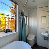 墨田区東向島の賃貸物件/2階：トイレ側とはカーテンで仕切るタイプ