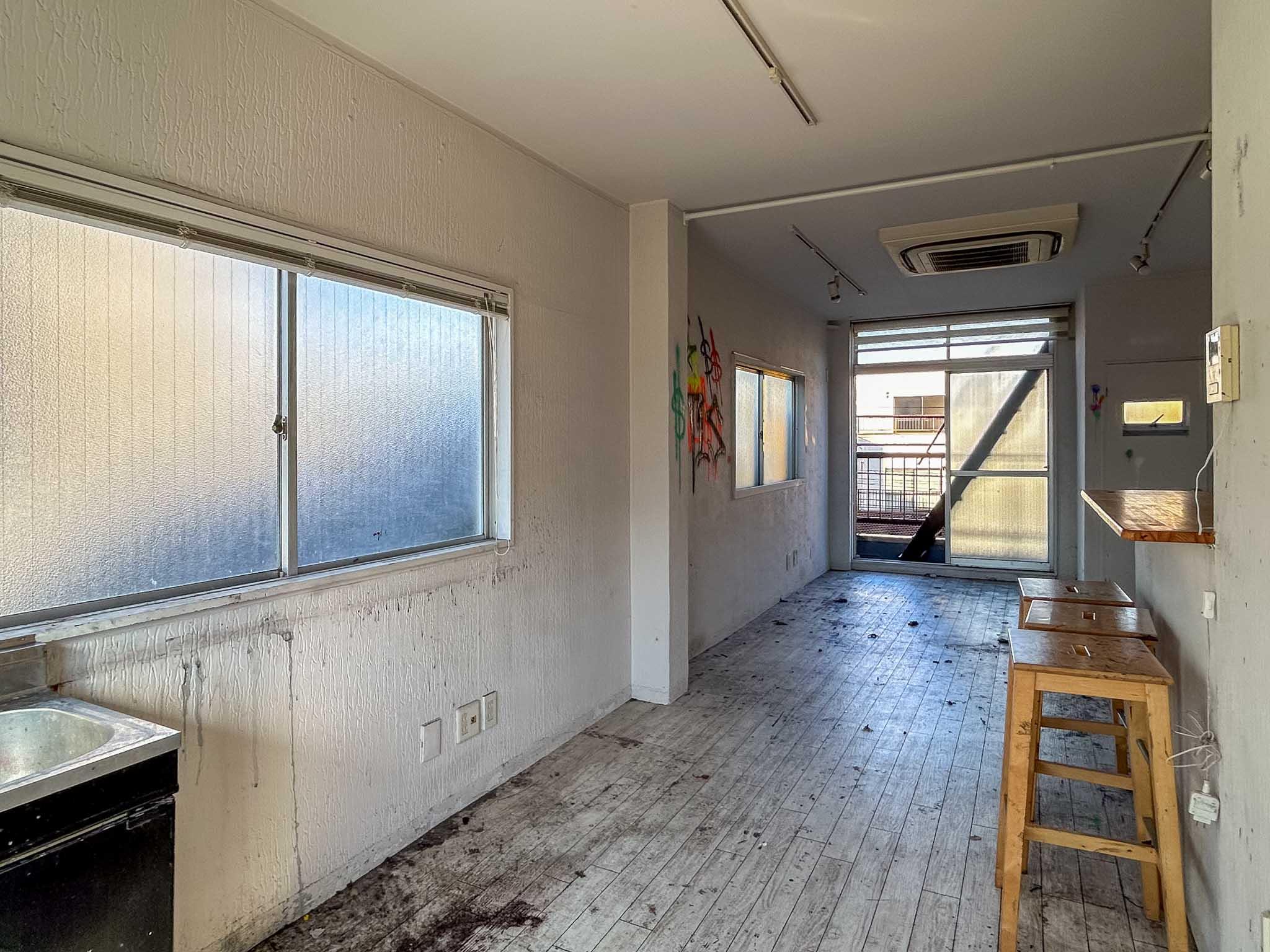 墨田区東向島の賃貸物件/3階：ぐるっと四方向に窓があるため、明るいです