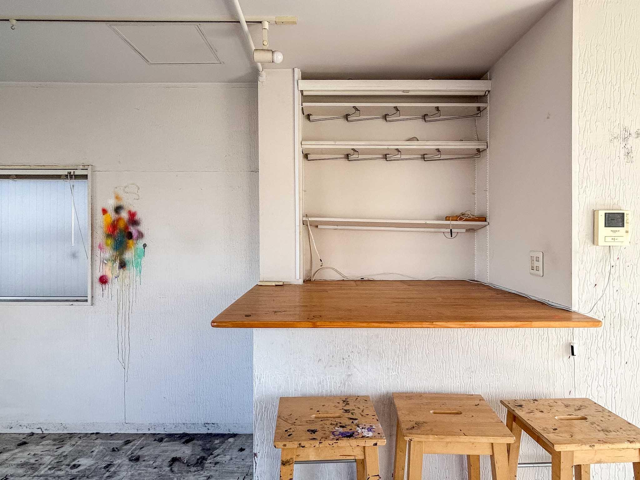 墨田区東向島の賃貸物件/3階：階段上部を有効活用した机