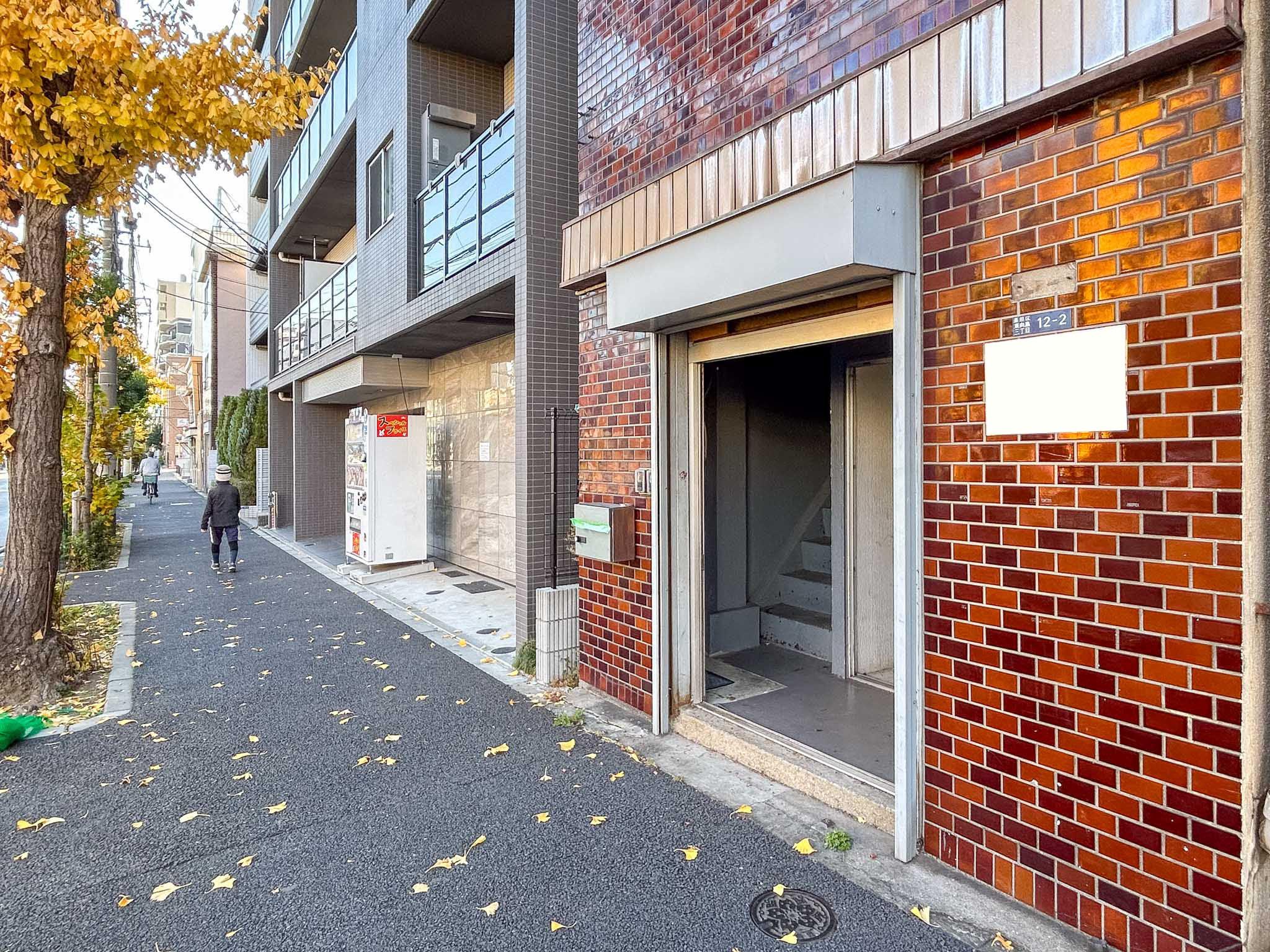 墨田区東向島の賃貸物件/東向島駅の方をみる。人通りは少ないです