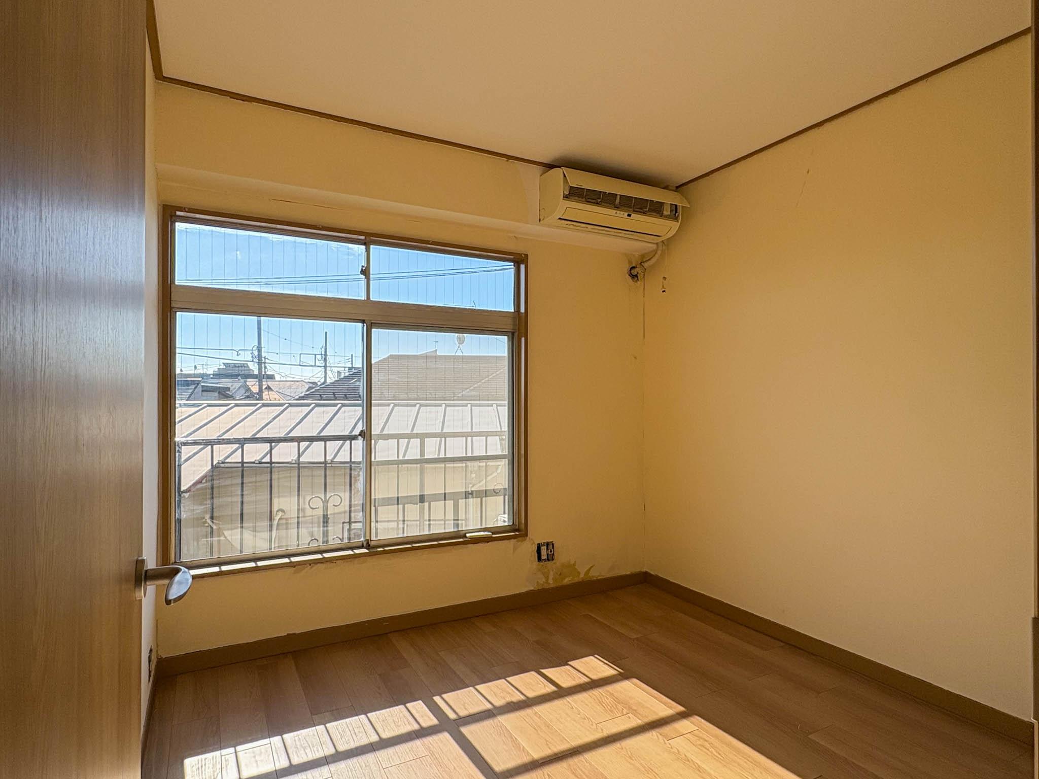 世田谷区代田の賃貸物件/窓からの光が心地よい居室