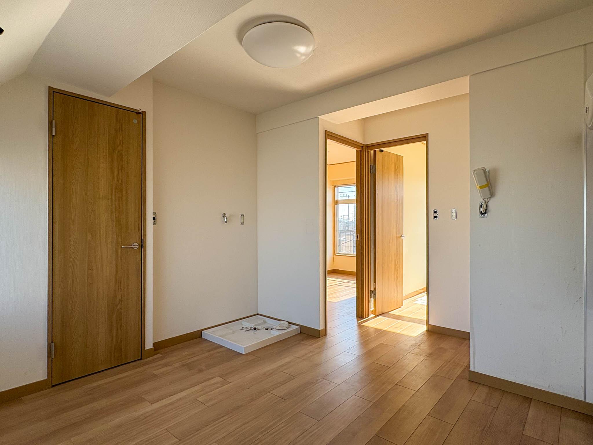 世田谷区代田の賃貸物件/明るいキッチンから各居室へつながる