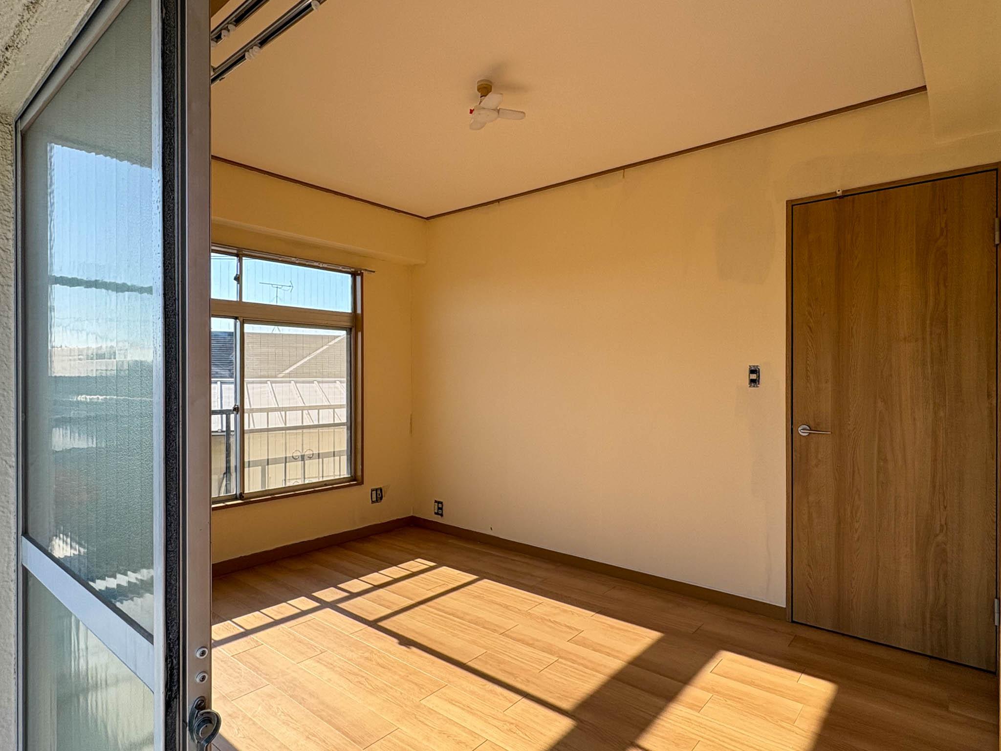 世田谷区代田の賃貸物件/ぽかぽかの陽が部屋の奥まで差し込む