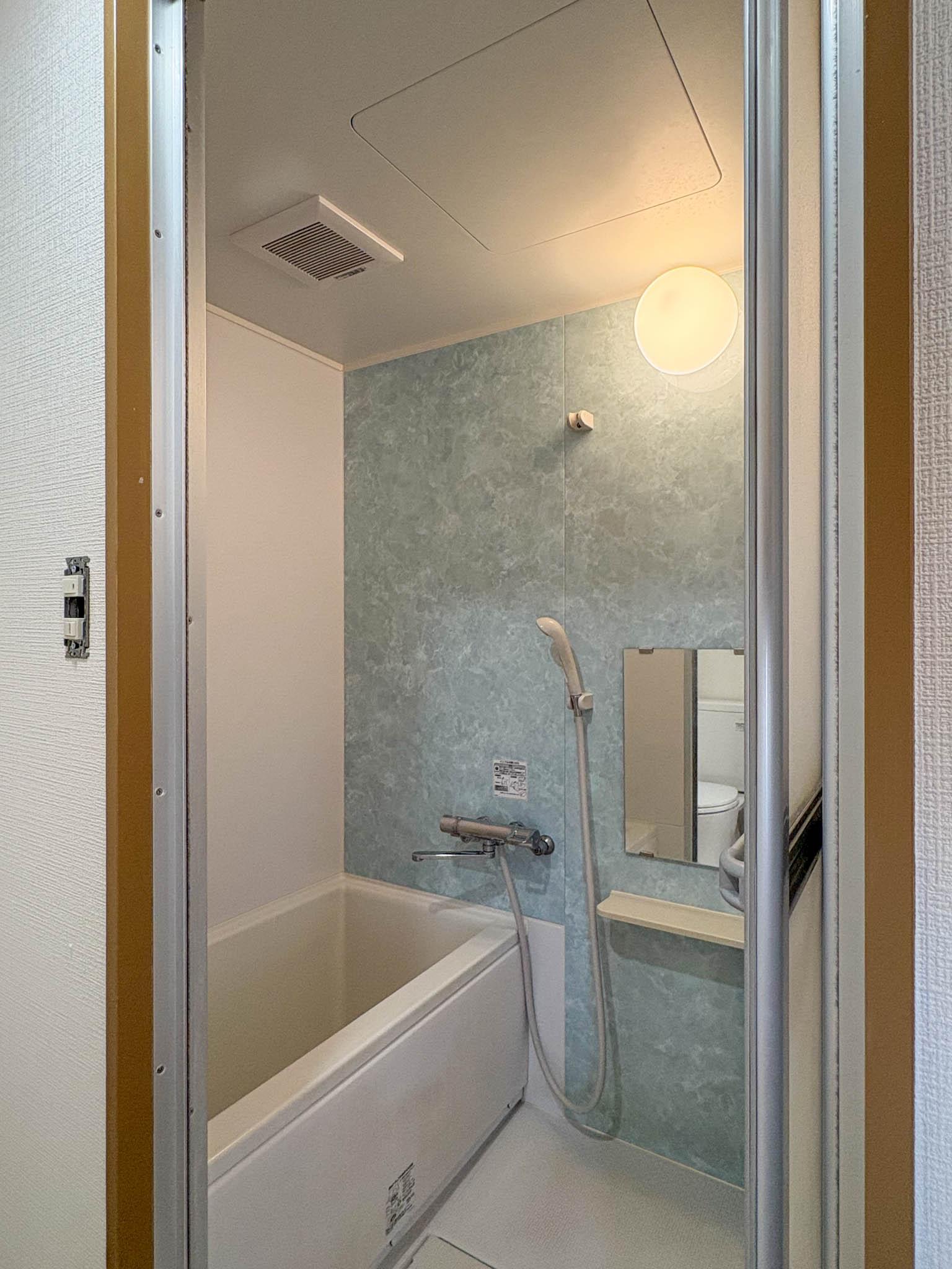 世田谷区代田の賃貸物件/淡いブルーのユニットバス