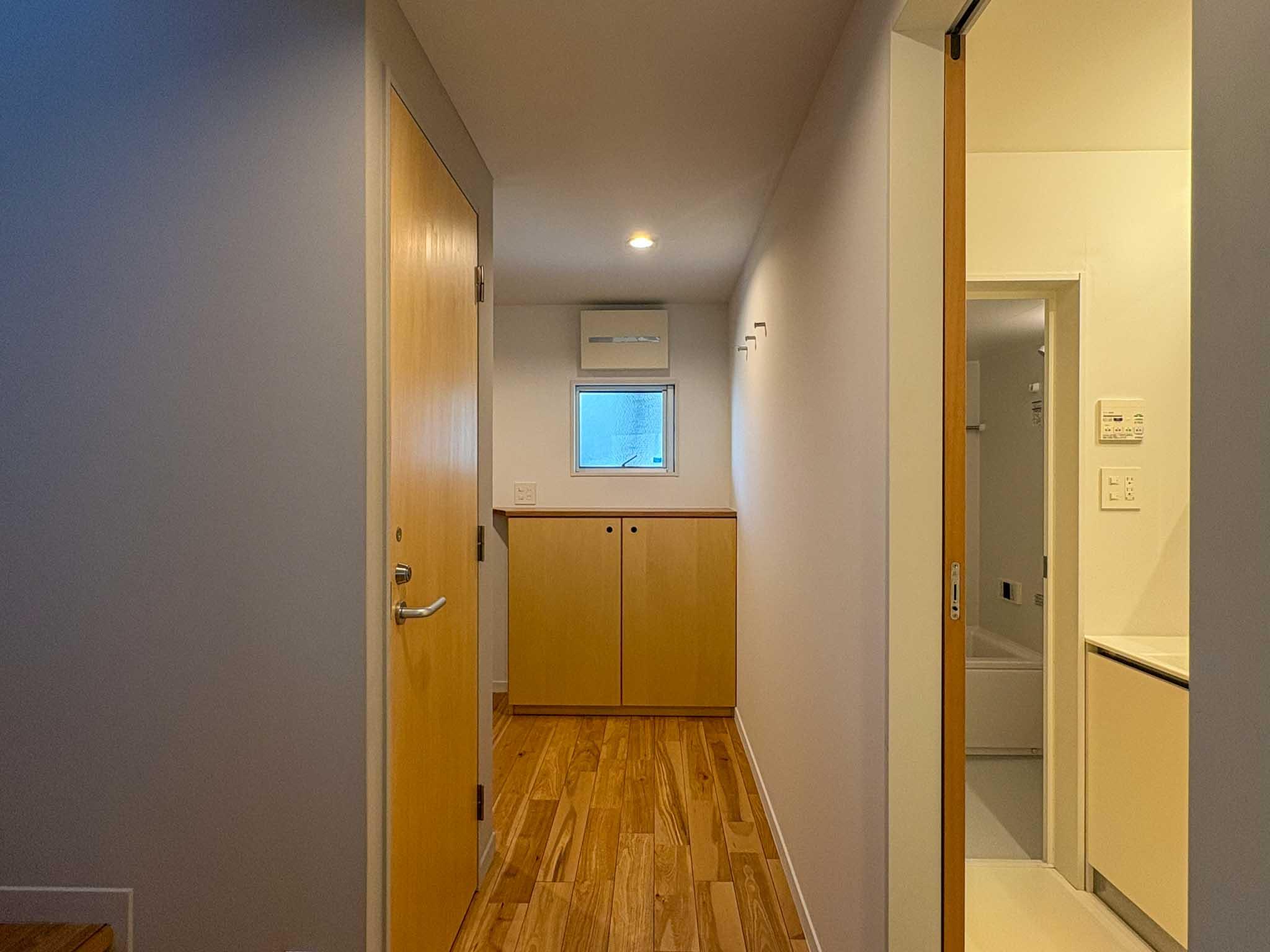 杉並区井草の賃貸物件/1階廊下。水回りへの動線もスムーズ