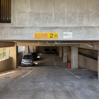 川崎市高津区蟹ケ谷の売買物件/地下に駐車場スペース。月額16,800円で屋根付きなのが嬉しい。現在空きあり