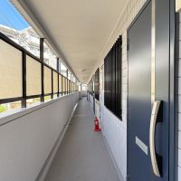 川崎市高津区蟹ケ谷の売買物件/廊下がとてもきれい。玄関はスマートキーが搭載されていて、便利
