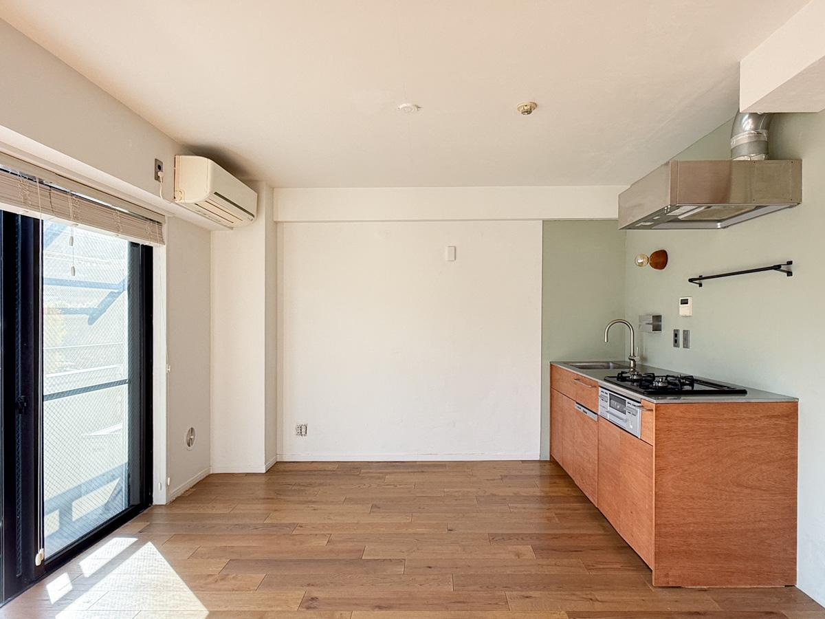 川崎市高津区蟹ケ谷の売買物件/キッチン前に作業カウンターを置いてもいいし、ダイニングテーブルを置いて作業スペースと併用するのも良さそう