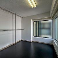 渋谷区神宮前の売買物件/洋室3。ハンガーパイプが設置されていて、衣装部屋に良さそう