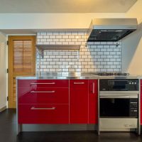 渋谷区神宮前の売買物件/マンションのヴィンテージ感と、ポップな色使いが不思議とマッチしています