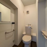 渋谷区神宮前の売買物件/トイレ。コンセントがあるのでウォシュレットも設置可能