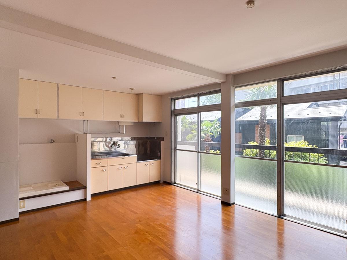 板橋区稲荷台の賃貸物件/南側の間口が広くて、明るい室内（写真はすべてクリーニング前のもの）