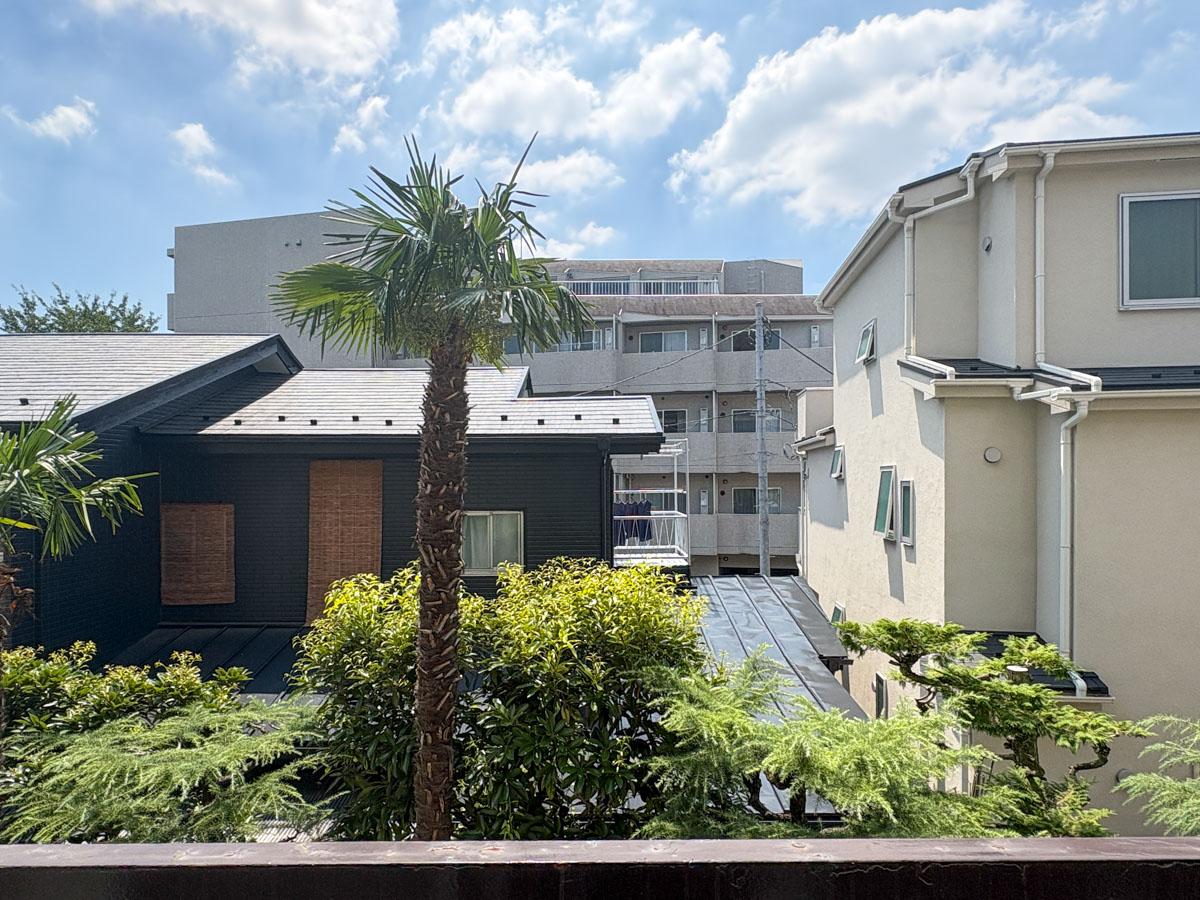 板橋区稲荷台の賃貸物件/ベランダからの眺望　2階ながらとても抜けがよい