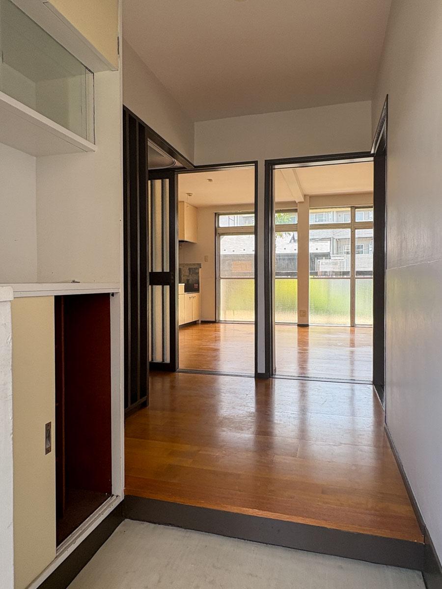 板橋区稲荷台の賃貸物件/玄関からの視点