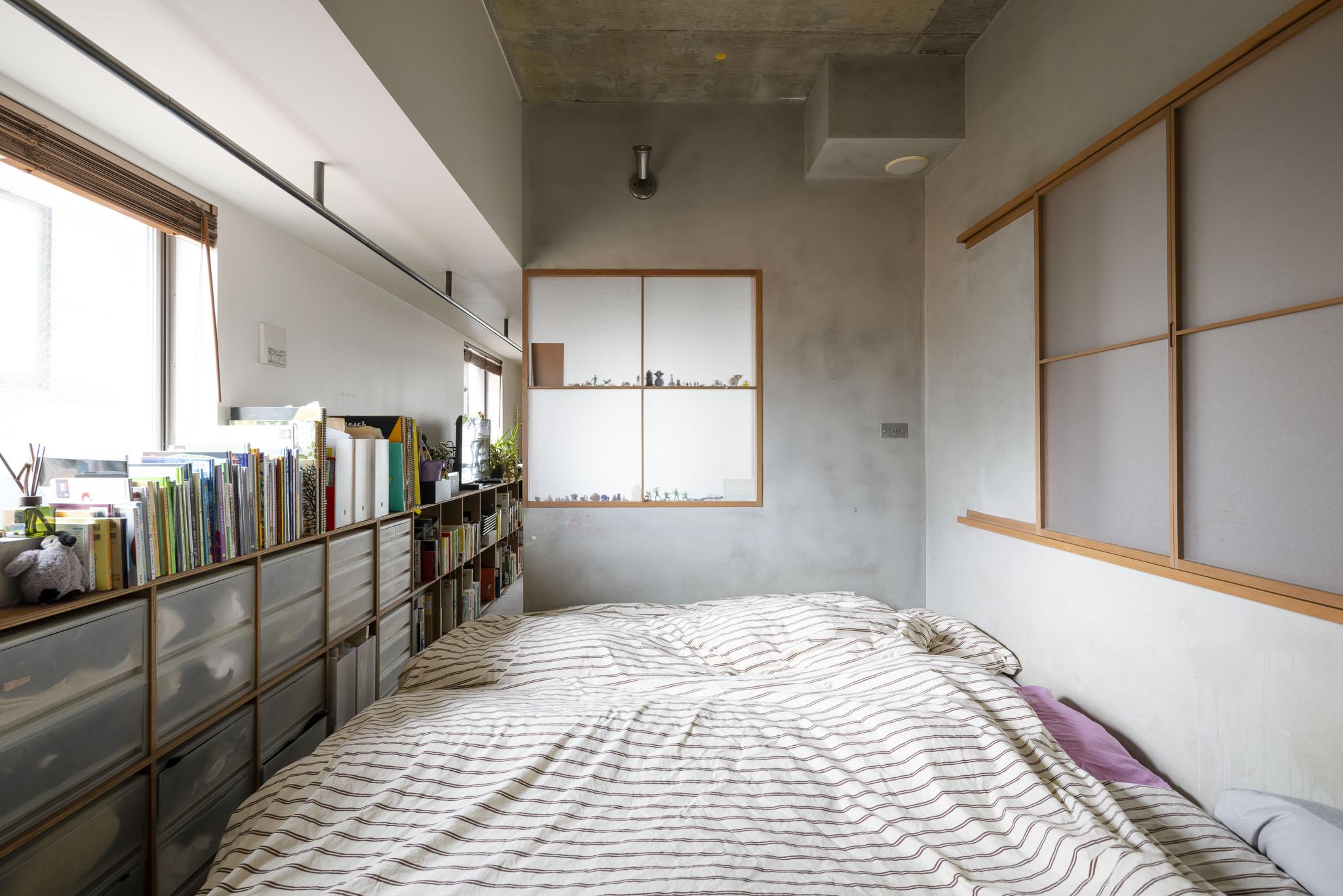 足立区東和の売買物件/コの字の壁の中には、ベッドを配置