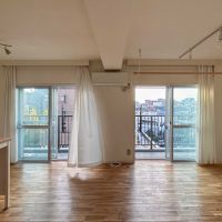 世田谷区玉川台の賃貸物件/リビング。ナチュラルな雰囲気にリノベーションされています
