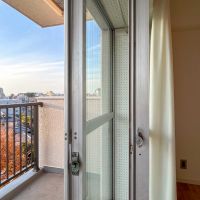 世田谷区玉川台の賃貸物件/二重窓。閉め切れば、車の音はほとんど聞こえなくなります