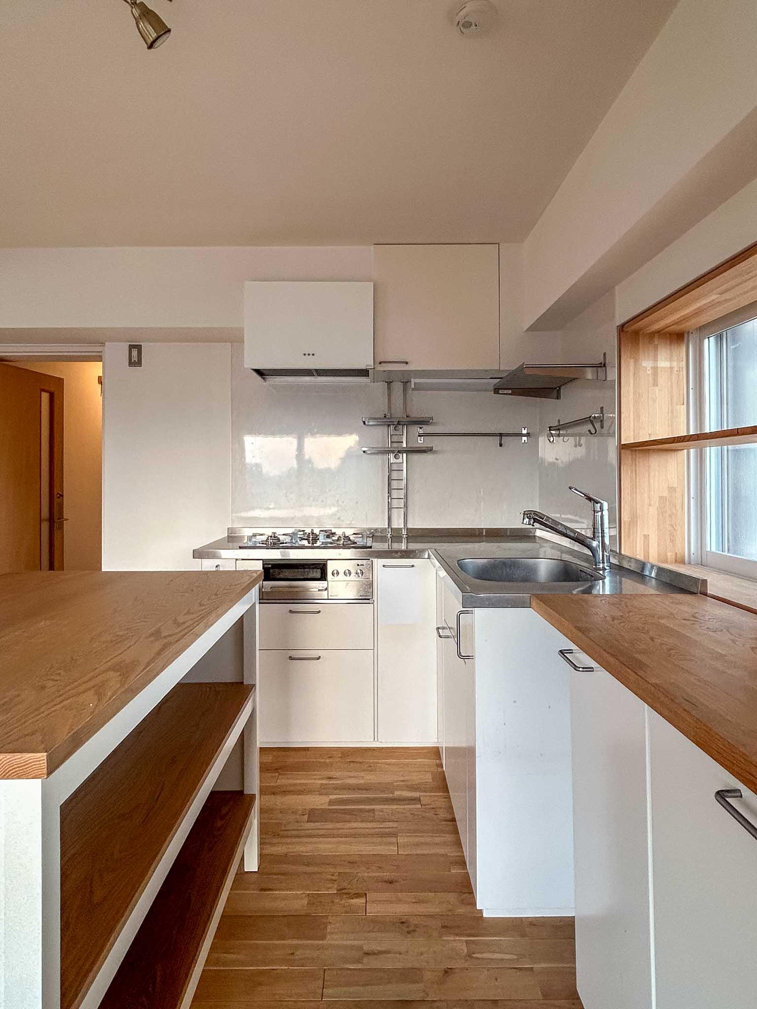 世田谷区玉川台の賃貸物件/キッチン。充分すぎるほど広い作業スペース