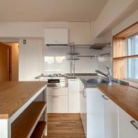 世田谷区玉川台の賃貸物件/キッチン。充分すぎるほど広い作業スペース