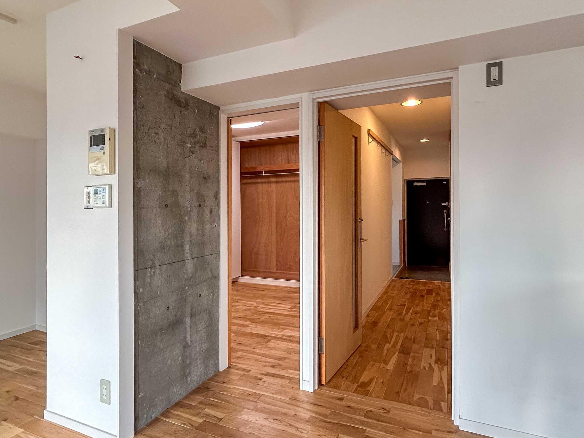 世田谷区玉川台の賃貸物件/左に洋室、右に水回りやサービスルーム