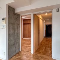 世田谷区玉川台の賃貸物件/左に洋室、右に水回りやサービスルーム