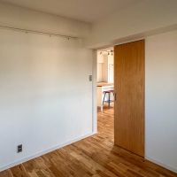 世田谷区玉川台の賃貸物件/壁面にピクチャーレールがついています