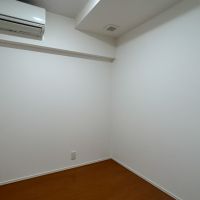 中野区東中野の賃貸物件/サービスルーム。エアコンがついています。