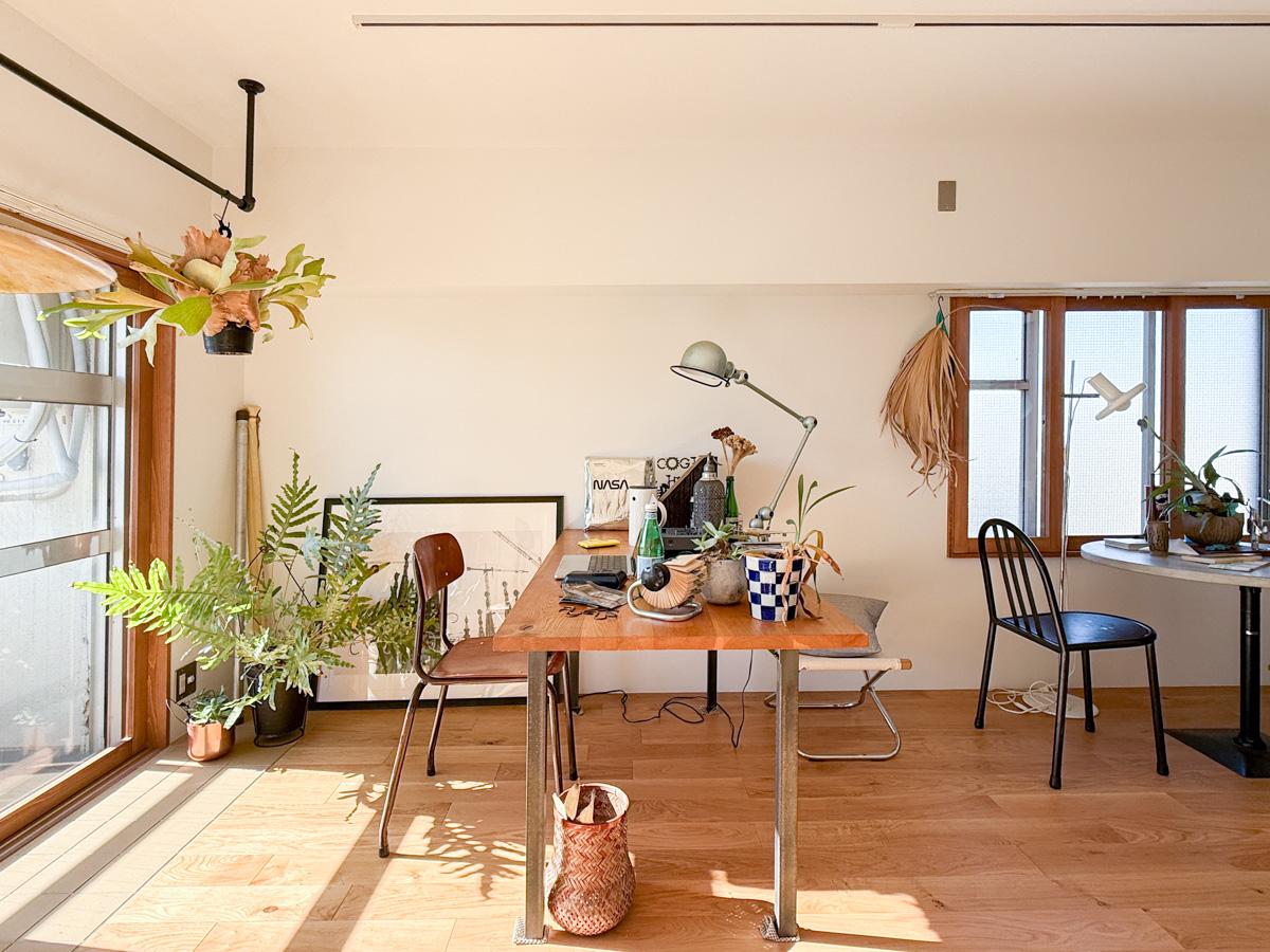 世田谷区池尻の賃貸物件/写真は参考にスタイリングしたもの。大きなワークデスクを置くこともできる空間のゆとりがあります