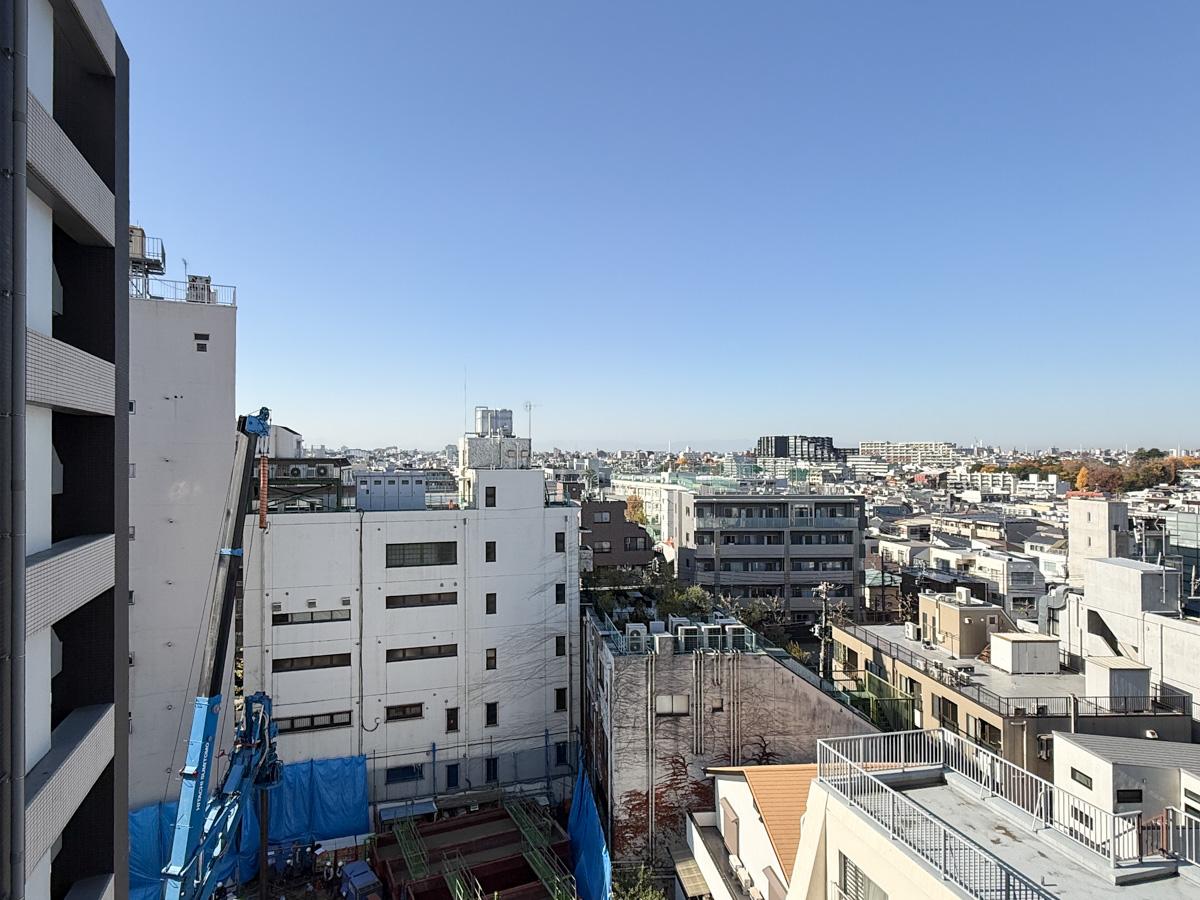 世田谷区池尻の賃貸物件/西側の眺望。隣地でマンションの建設工事があり、日中は工事音が少しする点があらかじめご理解を