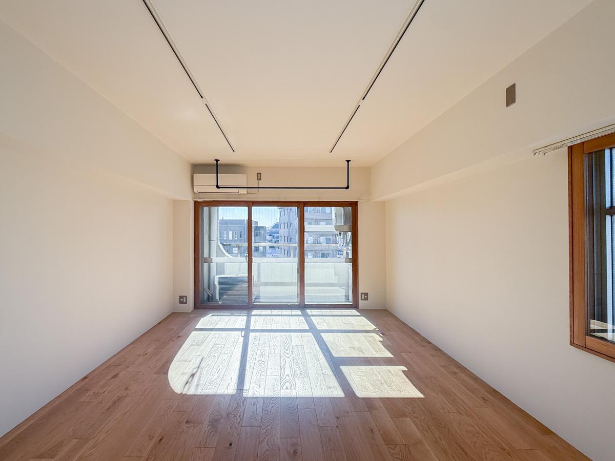 世田谷区池尻の賃貸物件/スタイリングがないとこのような感じ。奥行きが4.95m、幅が3.3mのワンルーム