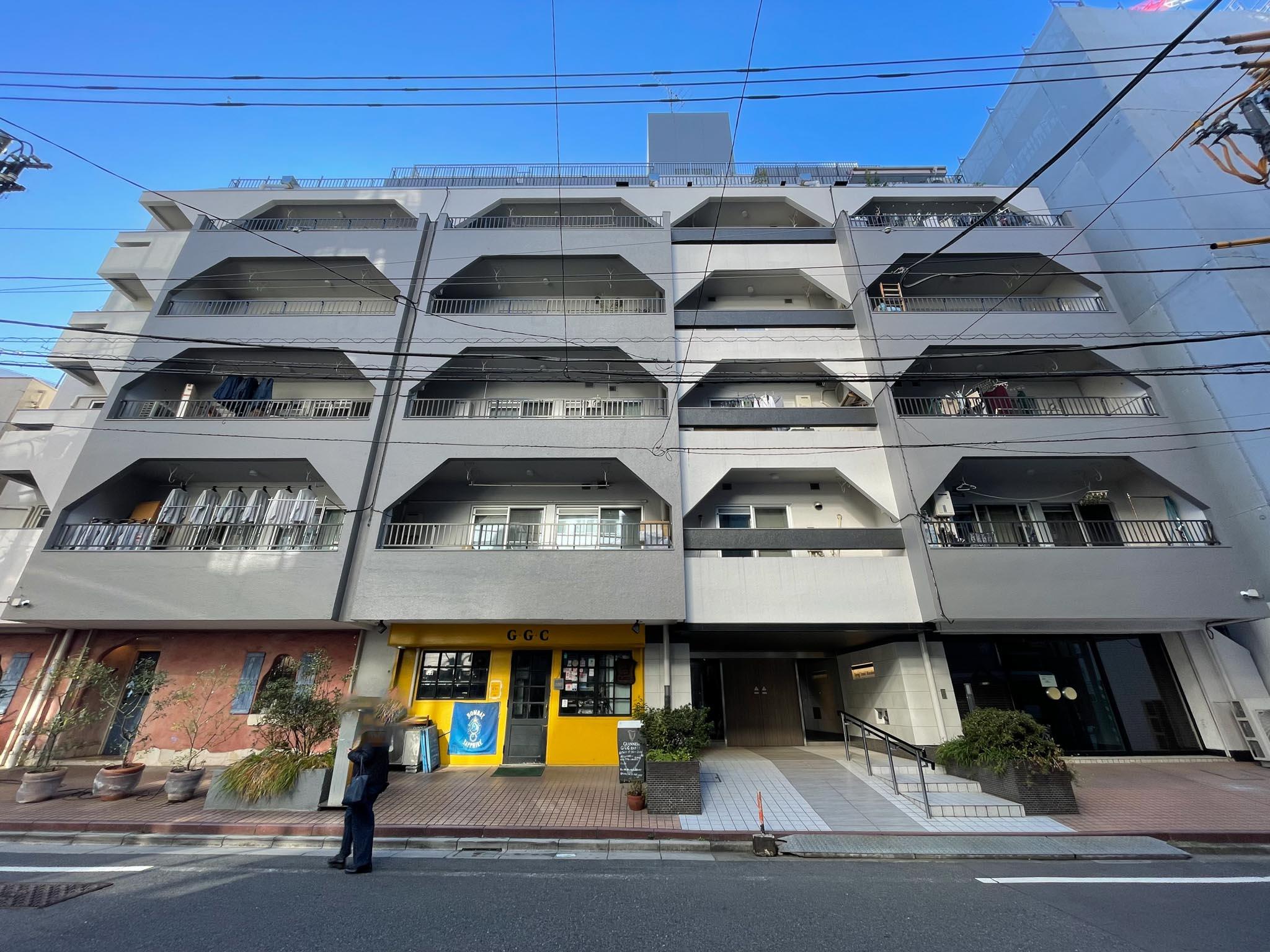 渋谷区富ヶ谷の賃貸物件/外観を南側から