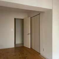 渋谷区富ヶ谷の賃貸物件/6.7畳洋室：こちらも入口付近にクローゼットがあります