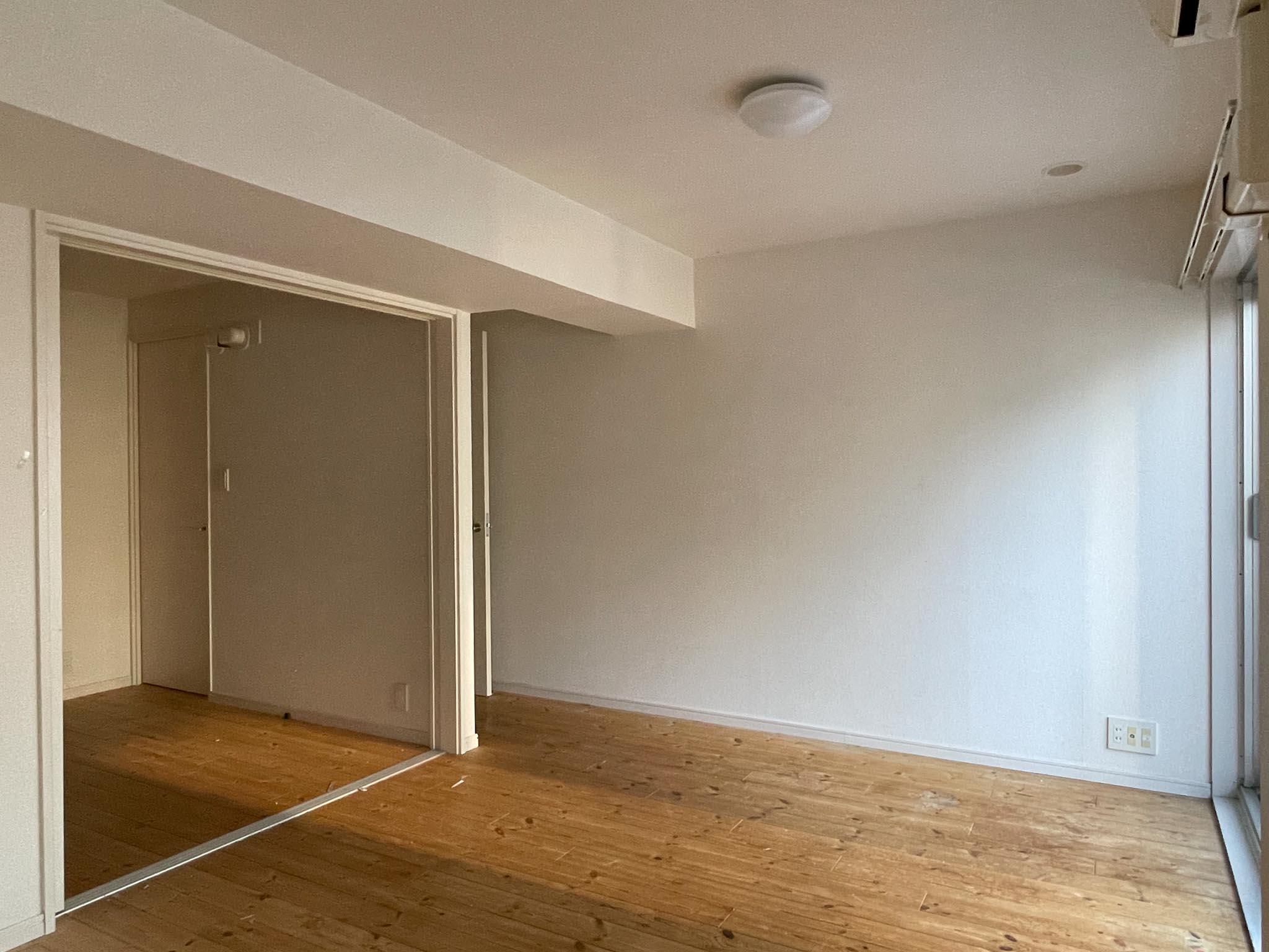 渋谷区富ヶ谷の賃貸物件/10.8畳洋室：隣の4.2畳洋室と繋げて、広く使うのもオススメです