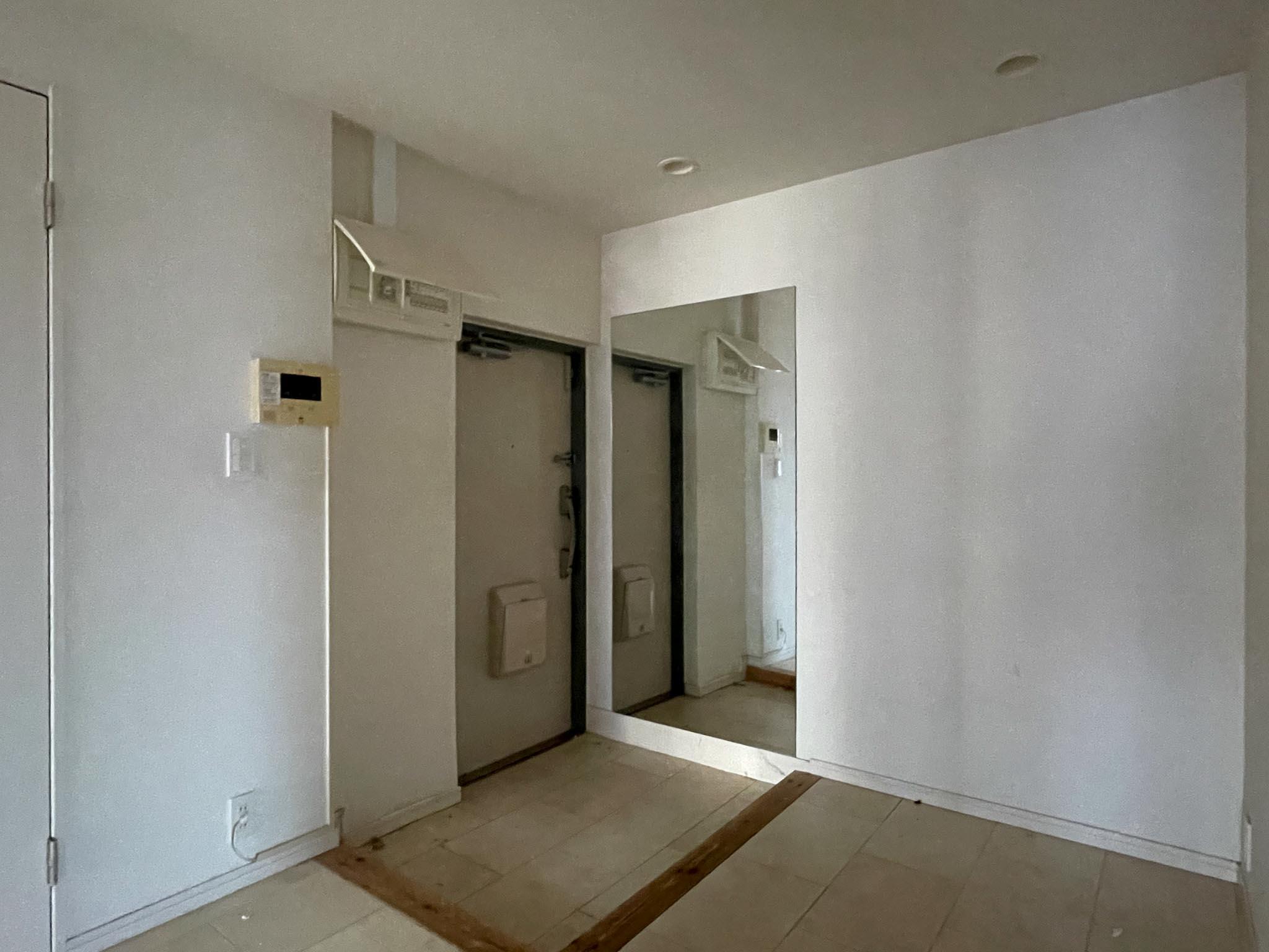 渋谷区富ヶ谷の賃貸物件/玄関周りはゆったり。棚やラックを置けます