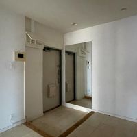 渋谷区富ヶ谷の賃貸物件/玄関周りはゆったり。棚やラックを置けます