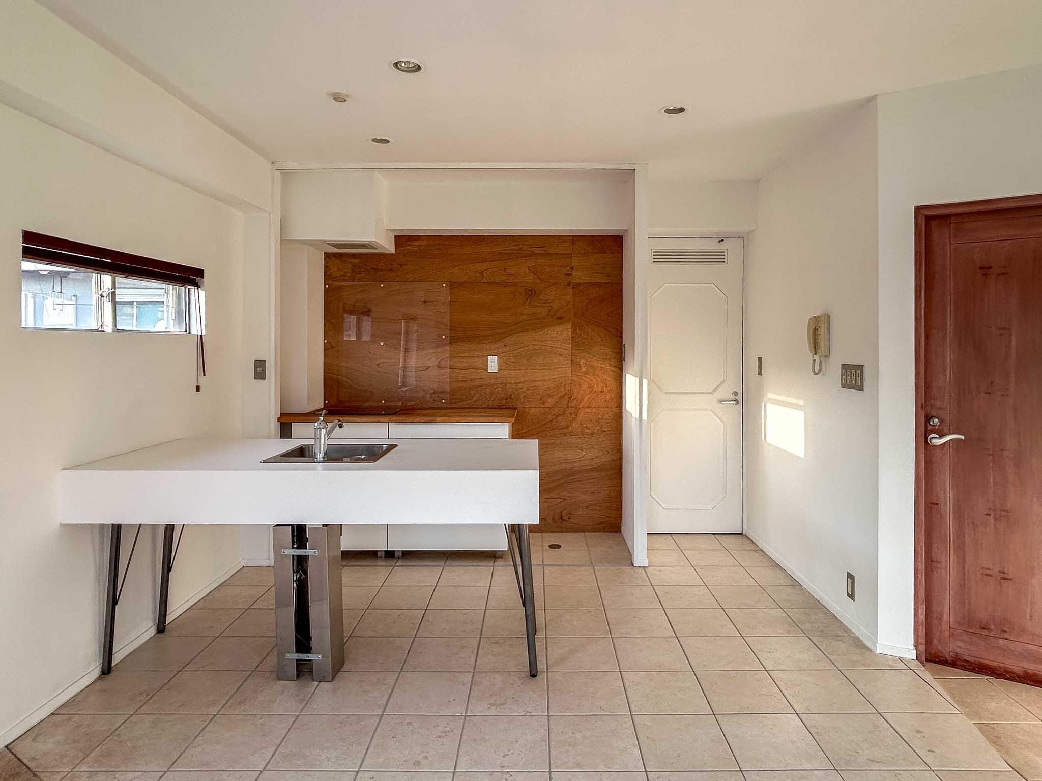 大田区山王の賃貸物件/タイル張りのキッチン周り